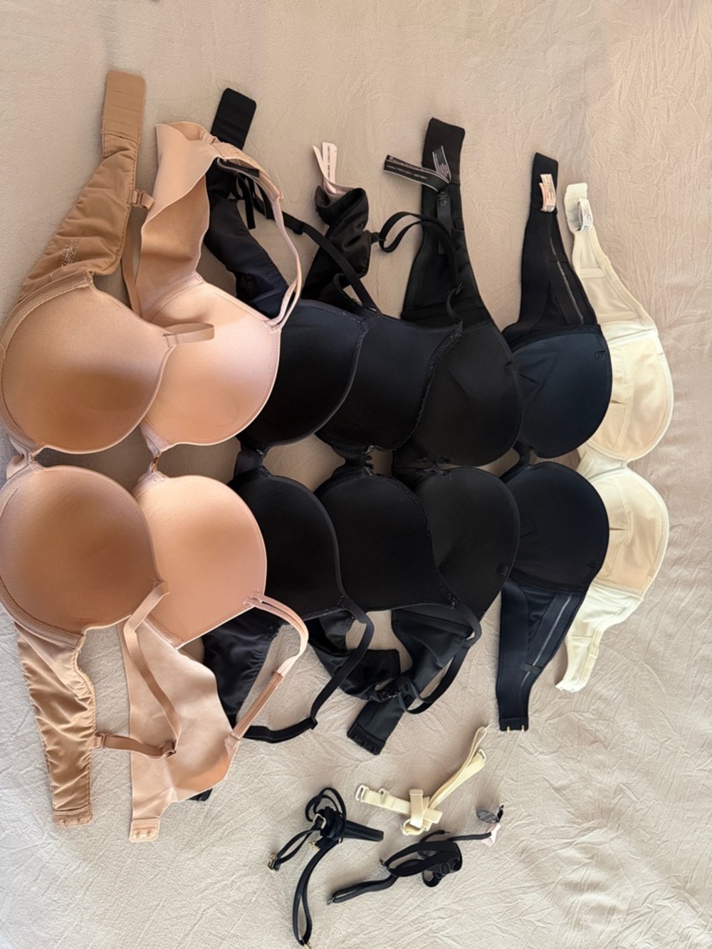🚫SOLD🚫 7 Bras Set (Victoria’s Secret & Skims) - Black, White, Nude (7) - Picture 9 of 11